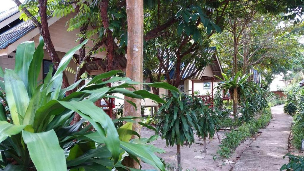 Lanta Long Beach Hostel Ko Lanta Esterno foto