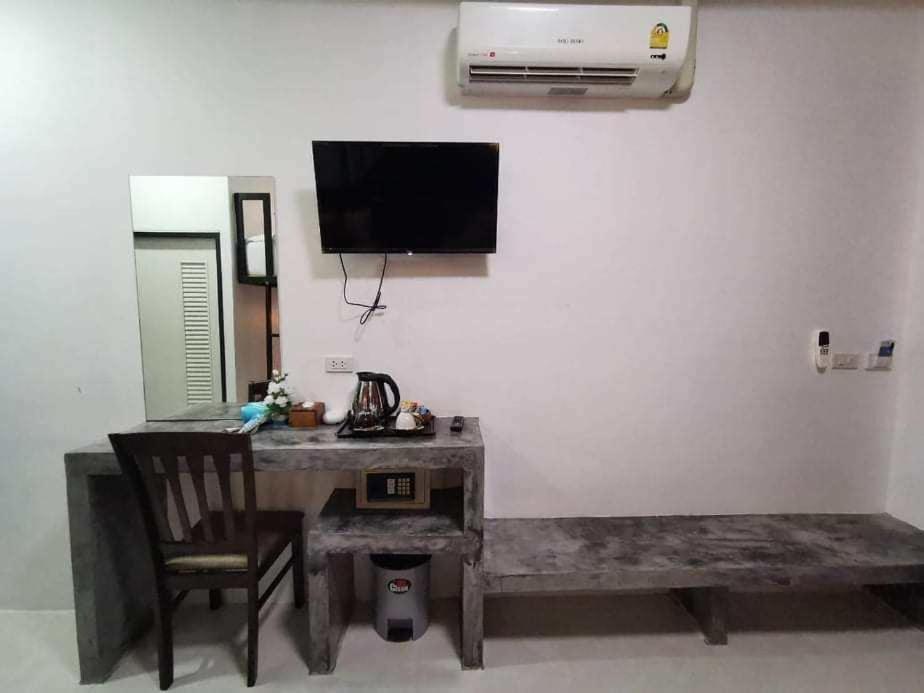 Lanta Long Beach Hostel Ko Lanta Esterno foto