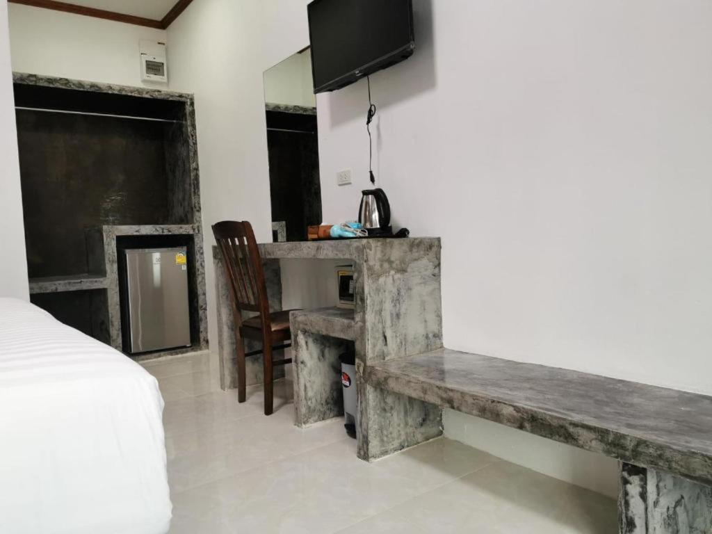 Lanta Long Beach Hostel Ko Lanta Esterno foto