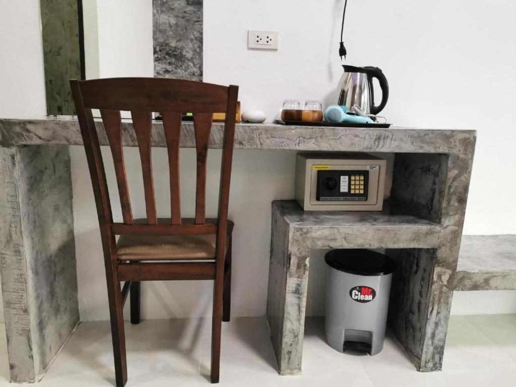 Lanta Long Beach Hostel Ko Lanta Esterno foto