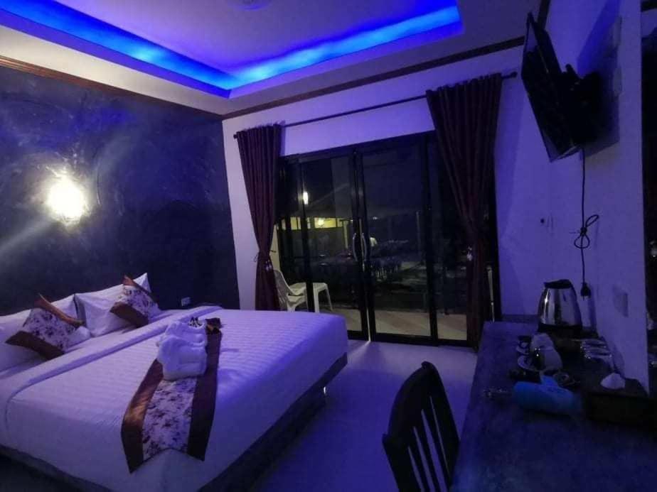 Lanta Long Beach Hostel Ko Lanta Esterno foto